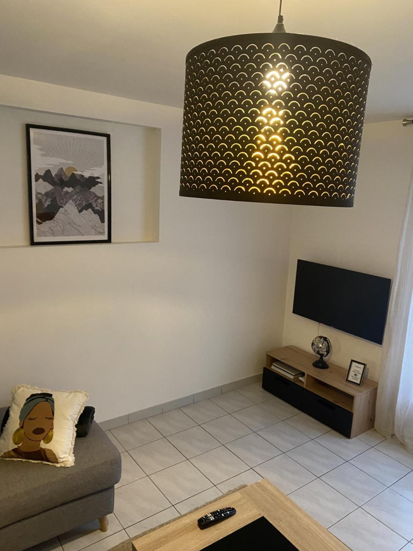 Appartement Tout Equipe 2 Chambres + Jardin Saix  Exteriér fotografie